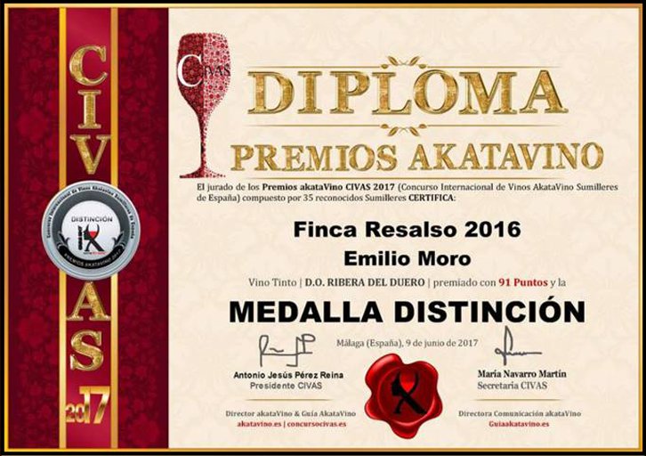 emilio_moro's tweet photo. Gracias por otorgarnos la #MedallaDeDistincion a nuestro querido #FincaResalso2016 con 91 puntos @akataVino #EmilioMoro https://t.co/c5GfoP2v8B