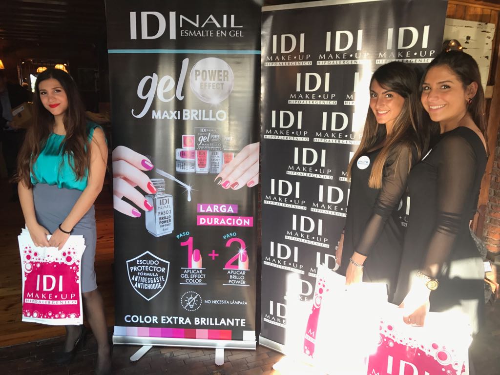 idimakeup's tweet photo. #BuenJueves #FACAK  #Idimakeup https://t.co/GhkVlOo5zz