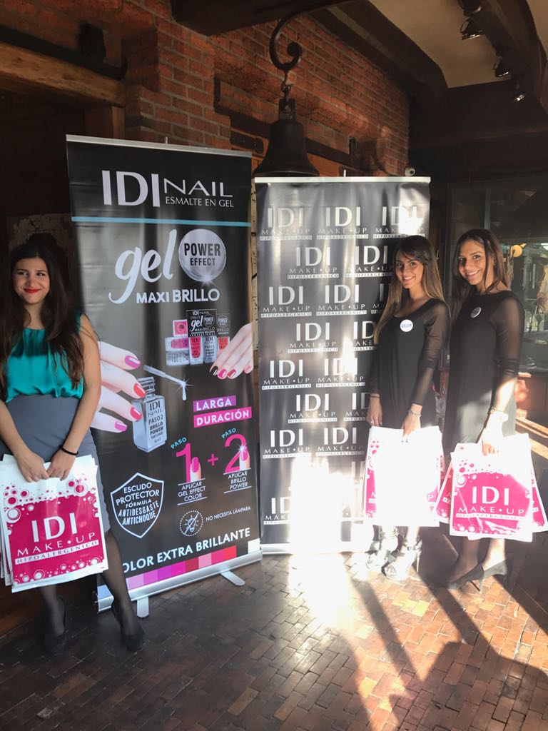 idimakeup's tweet photo. #BuenJueves #FACAK  #Idimakeup https://t.co/GhkVlOo5zz