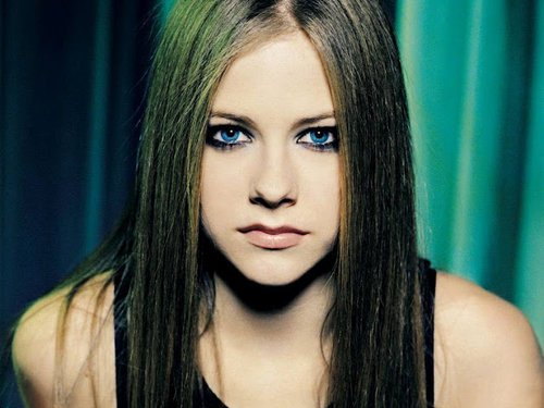 AnythingofAvril's tweet photo. 《You see right through me And I can’t hide I’m naked Around you And it feels so right》
#Avril2002 #Naked https://t.co/f1NmGvECMw
