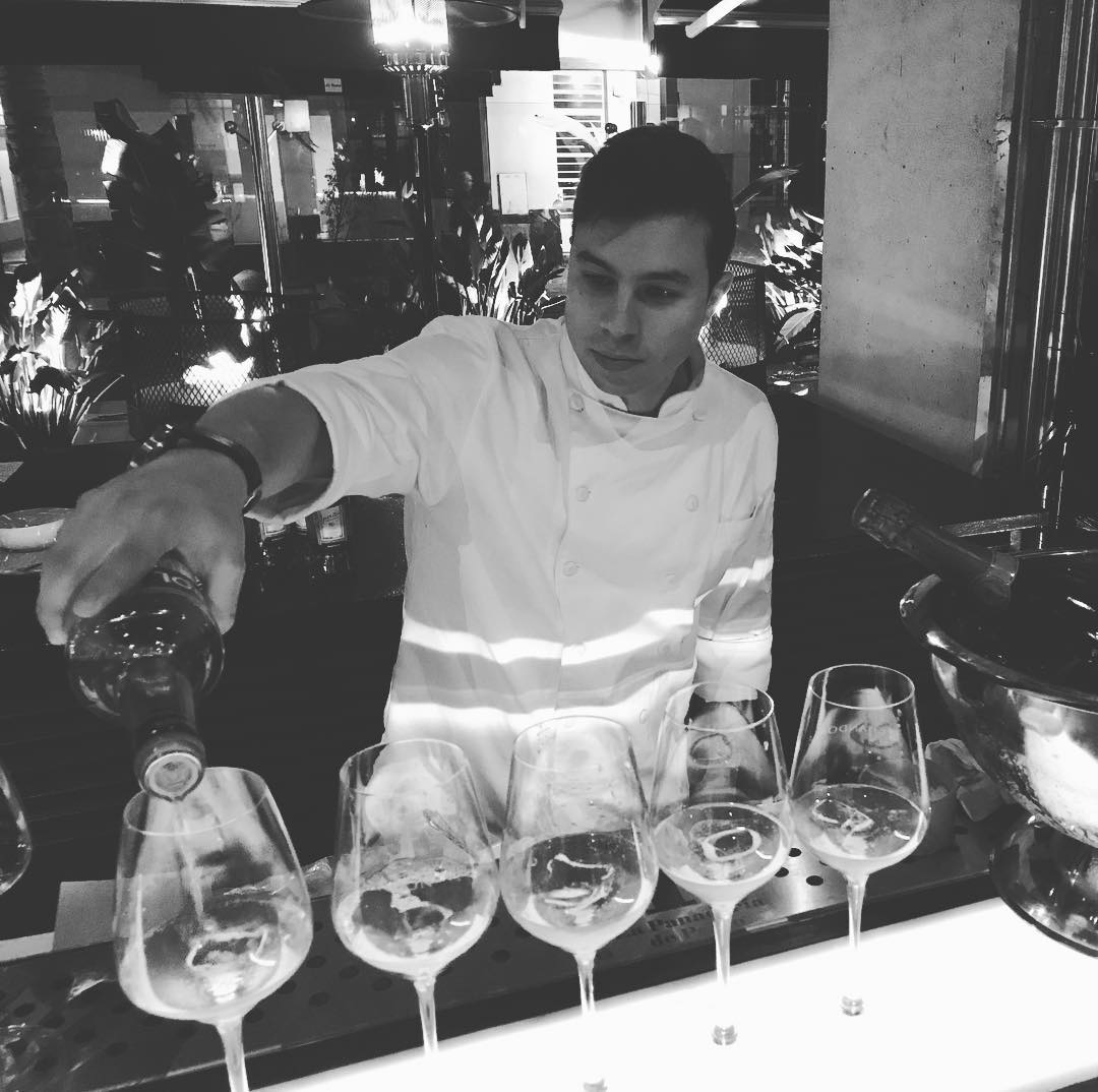 Desde las 20 h, @RodriCocina los espera en nuestra terraza para despedir el jueves compartiendo tragos y pinchos. Un nuevo clásico de Olivos