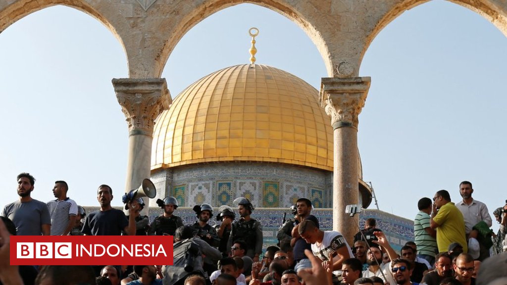 Warga Palestina bisa kembali salat di kompleks Masjid Al Aqsa bbc.in/2v1te97