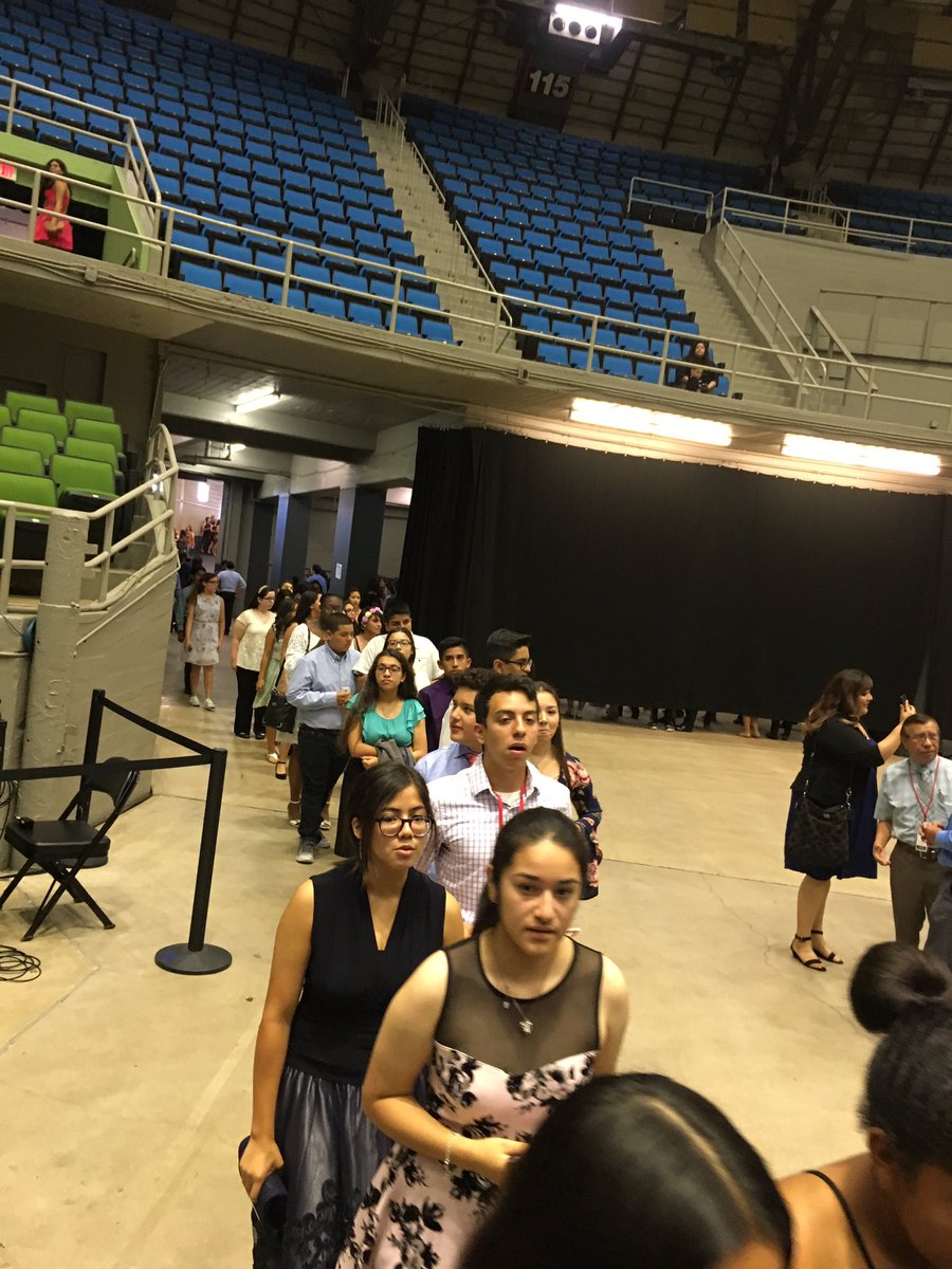 UTSA_P20's tweet photo. An army of future engineers #TexPREP #P20 https://t.co/zk9Ne9vgvJ