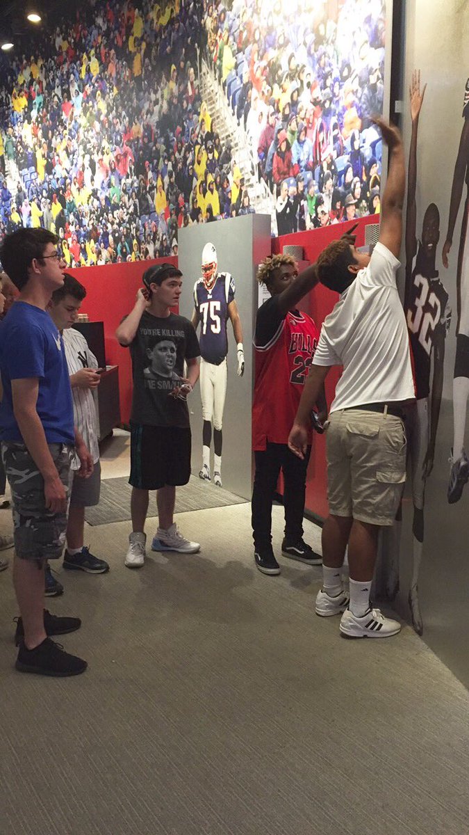 DeanCollege's tweet image. Our sports broadcasting students are enjoying their time @TheHall #sportsbroadcasting #precollegeprograms #patriots #thehall #deancollege