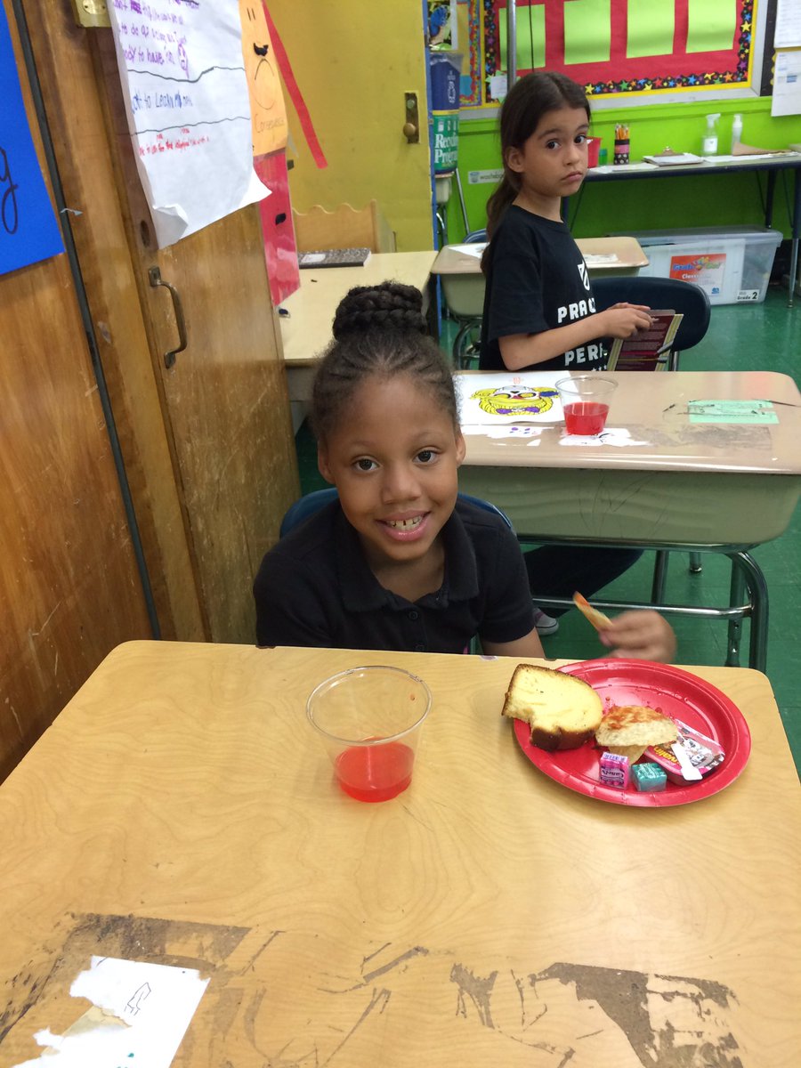 GJS284's tweet photo. @PMPUSA students celebrate world day! #communityschools #summerinthecity #tigersachieve #japan #mexico #italy #egypt https://t.co/4WAPC6tKYp