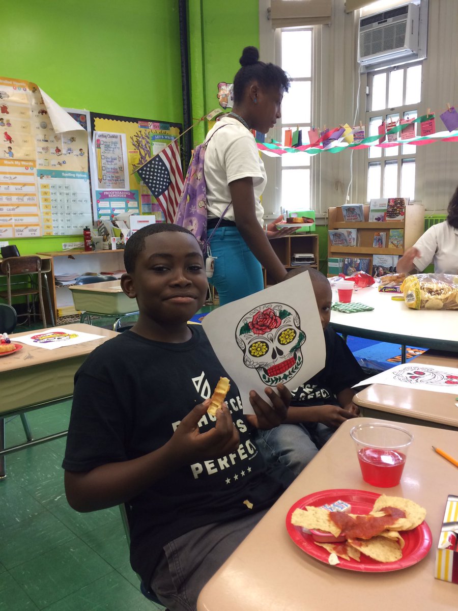 GJS284's tweet photo. @PMPUSA students celebrate world day! #communityschools #summerinthecity #tigersachieve #japan #mexico #italy #egypt https://t.co/4WAPC6tKYp