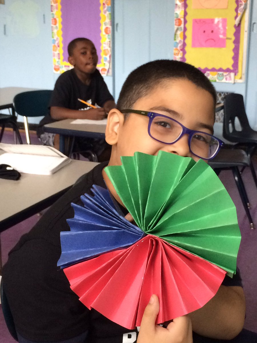 GJS284's tweet photo. @PMPUSA students celebrate world day! #communityschools #summerinthecity #tigersachieve #japan #mexico #italy #egypt https://t.co/4WAPC6tKYp
