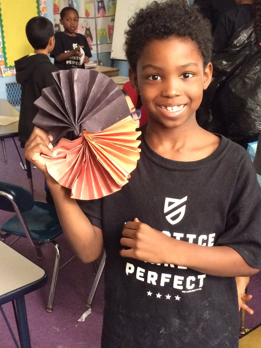 GJS284's tweet photo. @PMPUSA students celebrate world day! #communityschools #summerinthecity #tigersachieve #japan #mexico #italy #egypt https://t.co/4WAPC6tKYp