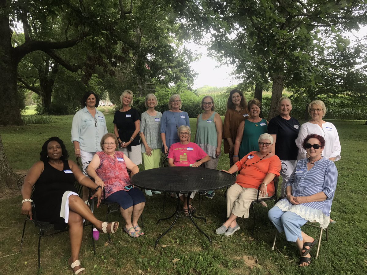 Bon_Rodgers's tweet image. About 500 years worth of teaching experience gathered today to celebrate current Woodard faculty. #woodardretirees #lifeisgood