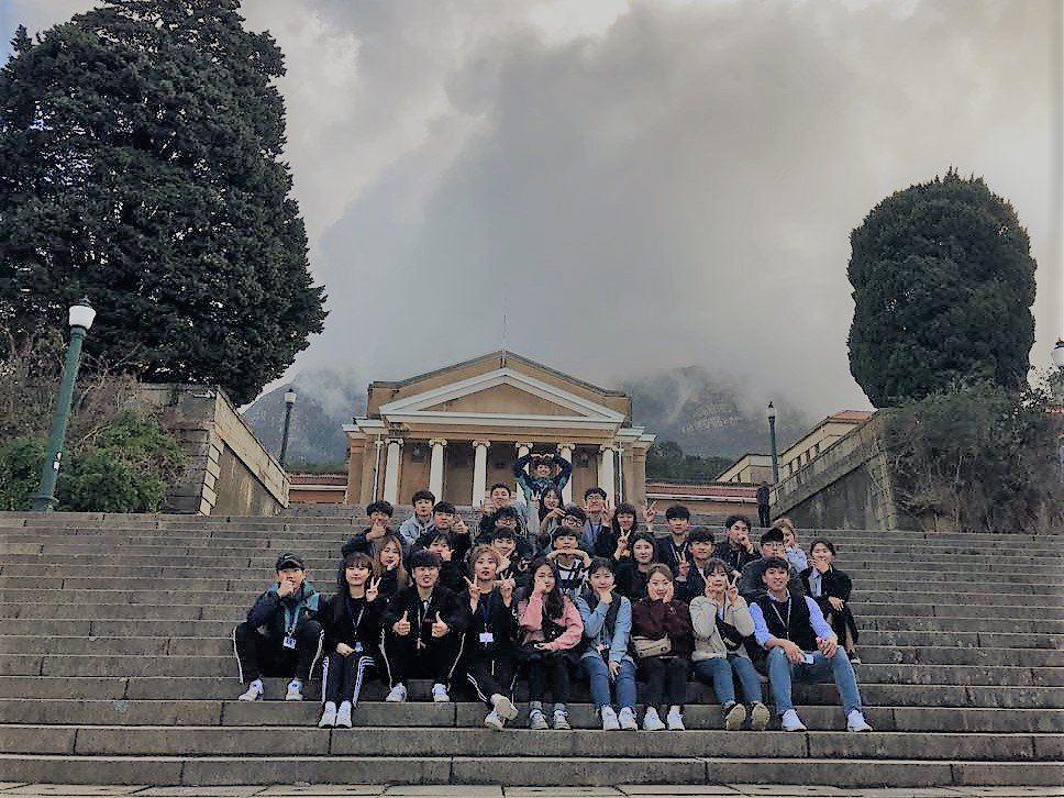 UCT_ELC's tweet photo. Welcome to a group of students from Korea.....Awesome to have you with us! 
#LearnEnglishInCapeTown  #CapeTown #SouthAfrica #UCT #ELC https://t.co/5R77Vqpcid