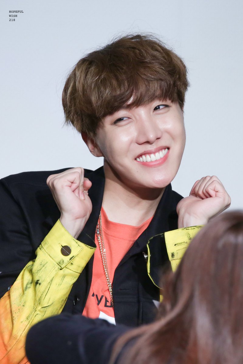 hopefulwish_218's tweet photo. "세상에서 누구 제일 귀엽니??🤔"
"쩨~~~이~~~~호옵~~~!!"
"나라고??😳"
#방탄소년단 #제이홉 #호석 #호비 #BTS #JHOPE @BTS_twt https://t.co/F3KhOwHDmH