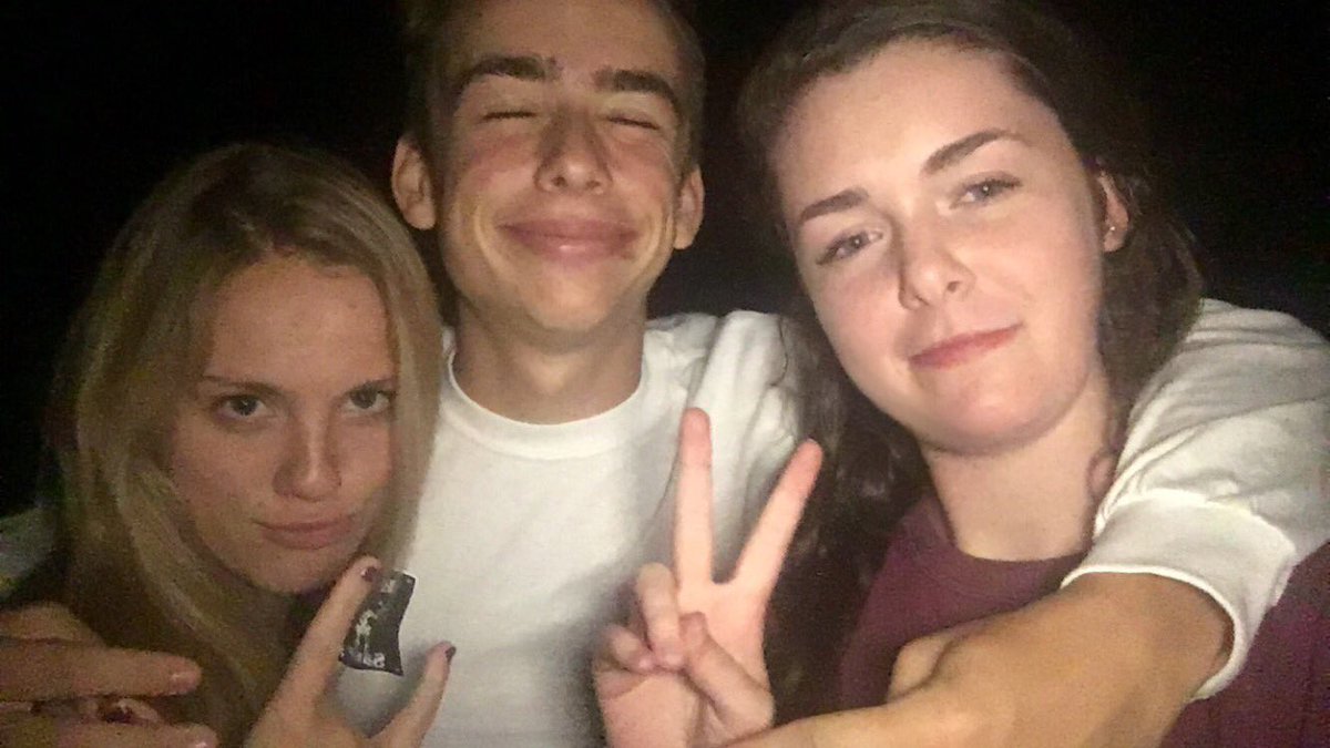 E_RackMoneySack's tweet photo. Huge HBD to the funniest person in the world🎊🎉 Love you bud thanks for being so great:')❤️ @caro1inebo4d #farbs https://t.co/DFLRyn24TO