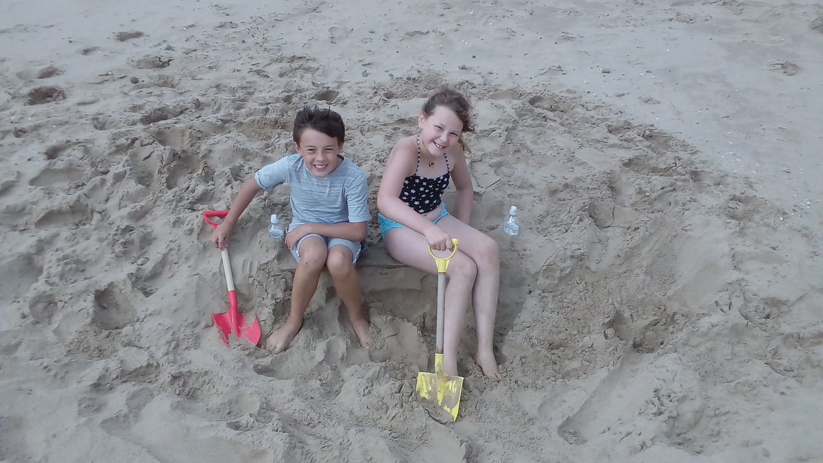 CoGSWCamp's tweet photo. A beach seat complete with drinks holders! https://t.co/mTJxOqUZry