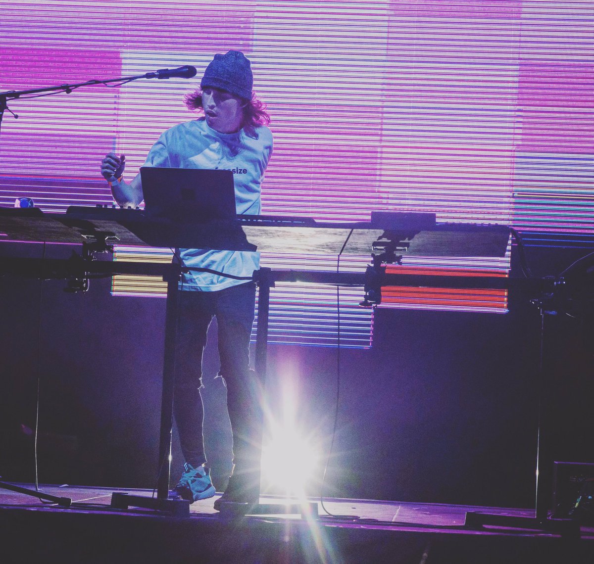 Apis_Photos's tweet photo. @porterrobinson #globaldancefestival https://t.co/cRhkfN1OcS