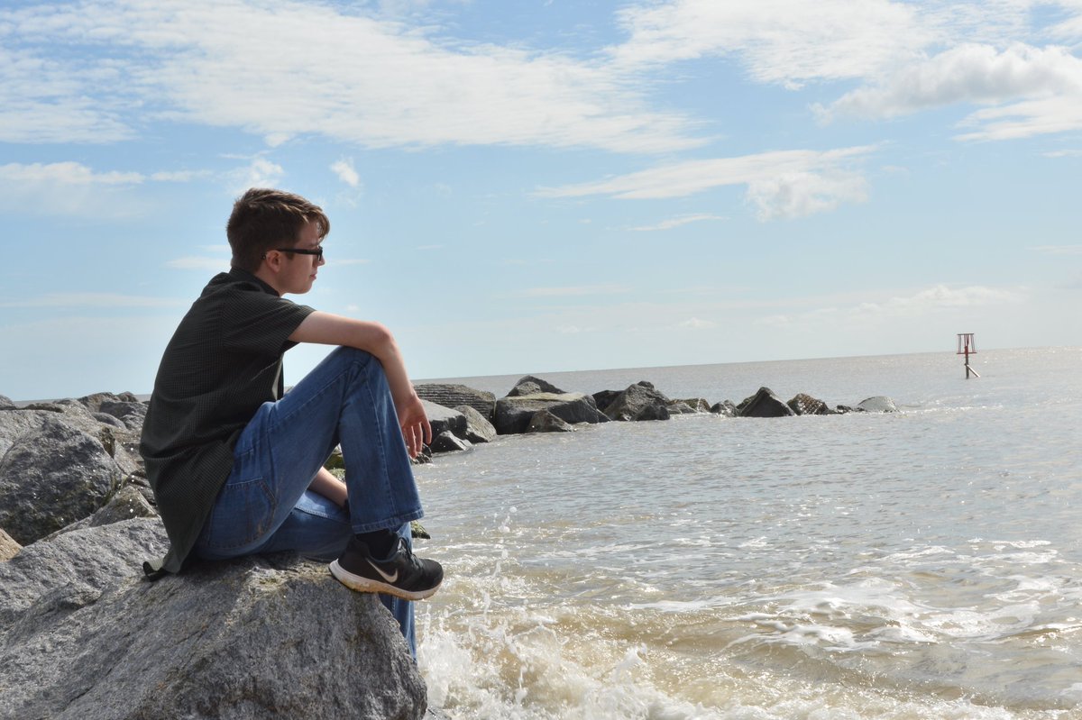 hey_its_billy's tweet photo. Beach days https://t.co/URoALG1BCd