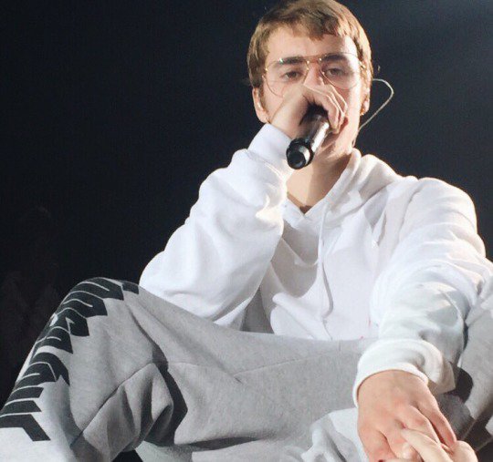 Durugunes_'s tweet photo. justini kendi idolunüzle karşılaştırınca ne kazanıyorsunuz bilmiyorum ama benim gözümde  gerizekalısınız #MTVHottest Justin Bieber https://t.co/P203ORGTqw