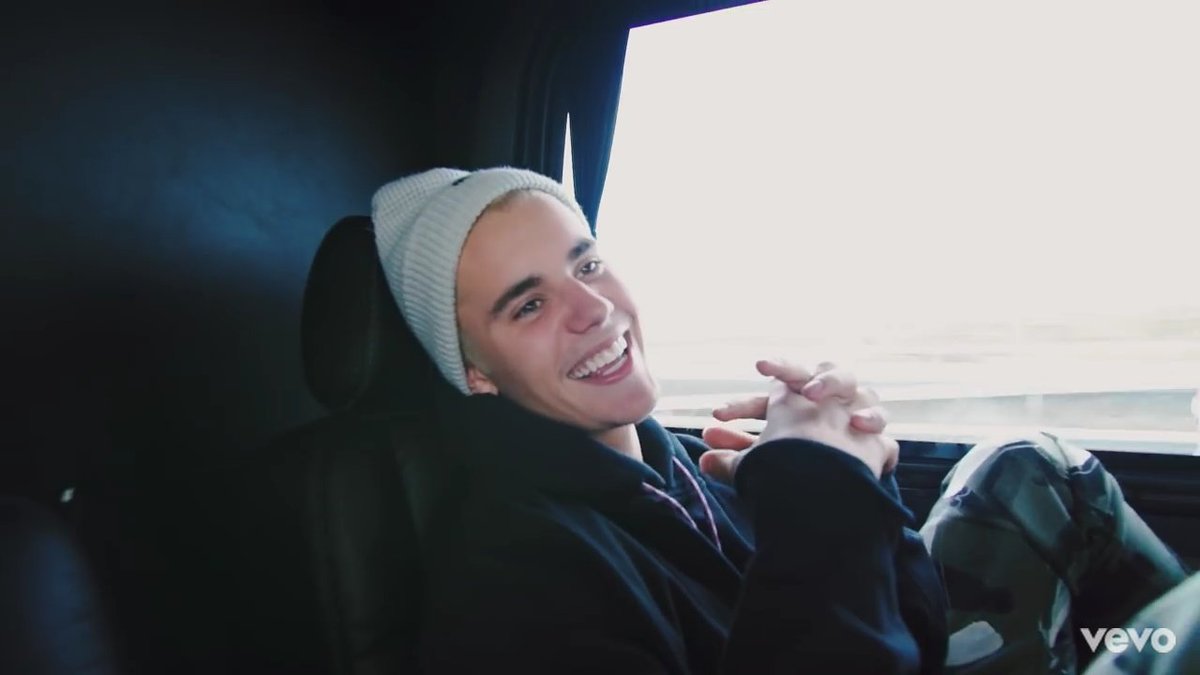 Durugunes_'s tweet photo. justini kendi idolunüzle karşılaştırınca ne kazanıyorsunuz bilmiyorum ama benim gözümde  gerizekalısınız #MTVHottest Justin Bieber https://t.co/P203ORGTqw