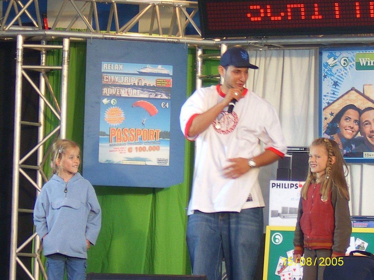 BraeckelSara's tweet photo. Tbt brahim en ik op 1 podium 😁 @MNMbe @Brahimusic #MNMSummertime https://t.co/V8VKXOLIsA