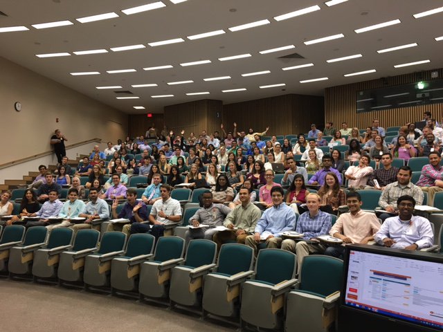 UTHealthSAlumni's tweet photo. Excited for a new year! #Welcome to our new #medical #dentistry #PT #students! #orientation #UTHealthSA https://t.co/sv0dHLusEO