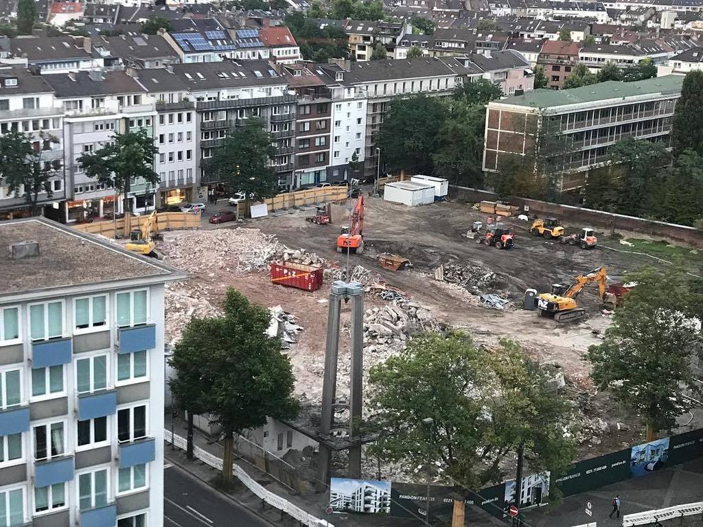 aklees's tweet photo. #duesseldorf #kloster #ohnekloster #klosterstrasse #immermannstrasse #changingcity #dontlike #japanquarter https://t.co/9WKqqQevgG https://t.co/XI24ANUlAN