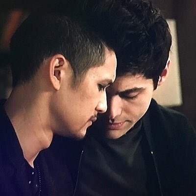 hhaamdii's tweet photo. I don't think that people get really how much Magnus means to Alec, like he is literally his first EVERYTHING ❤️ https://t.co/z10Qv3fF1p