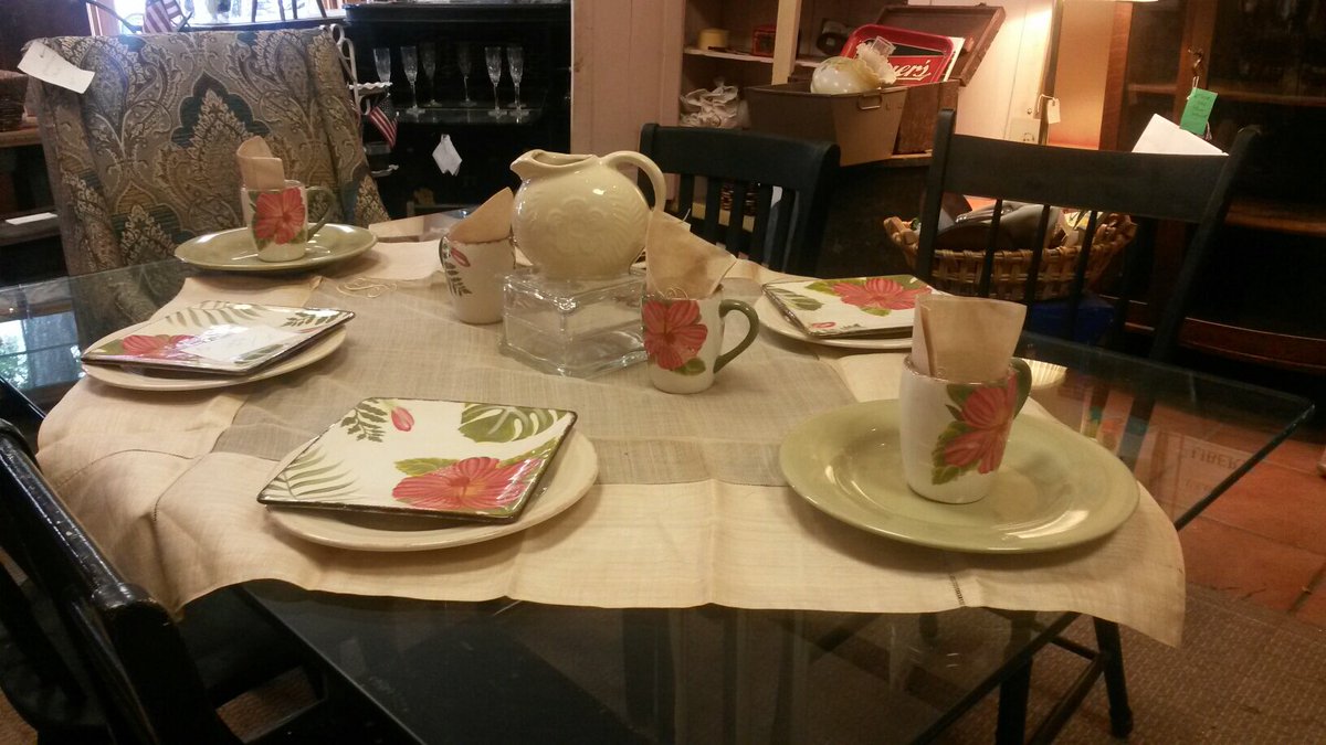 rusticandrefine's tweet photo. Decorating a table for summer?  Stop in for ideas @rusticandrefine #summer #summertime #keswickvillage  #glensidepa #philly #cookout https://t.co/TQm1nBff5f