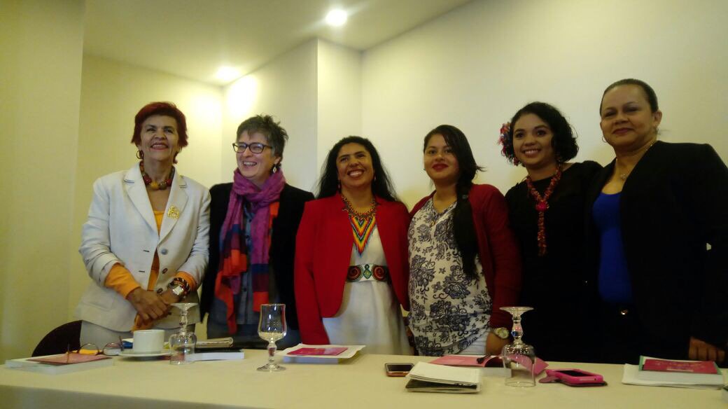 OxfamColombia's tweet photo. #InstanciaMujeresDePaz garantizará el enfoque de género en al Acuerdo y representará voces de mujeres, madres y lideresas. https://t.co/VQyBQZuTR2