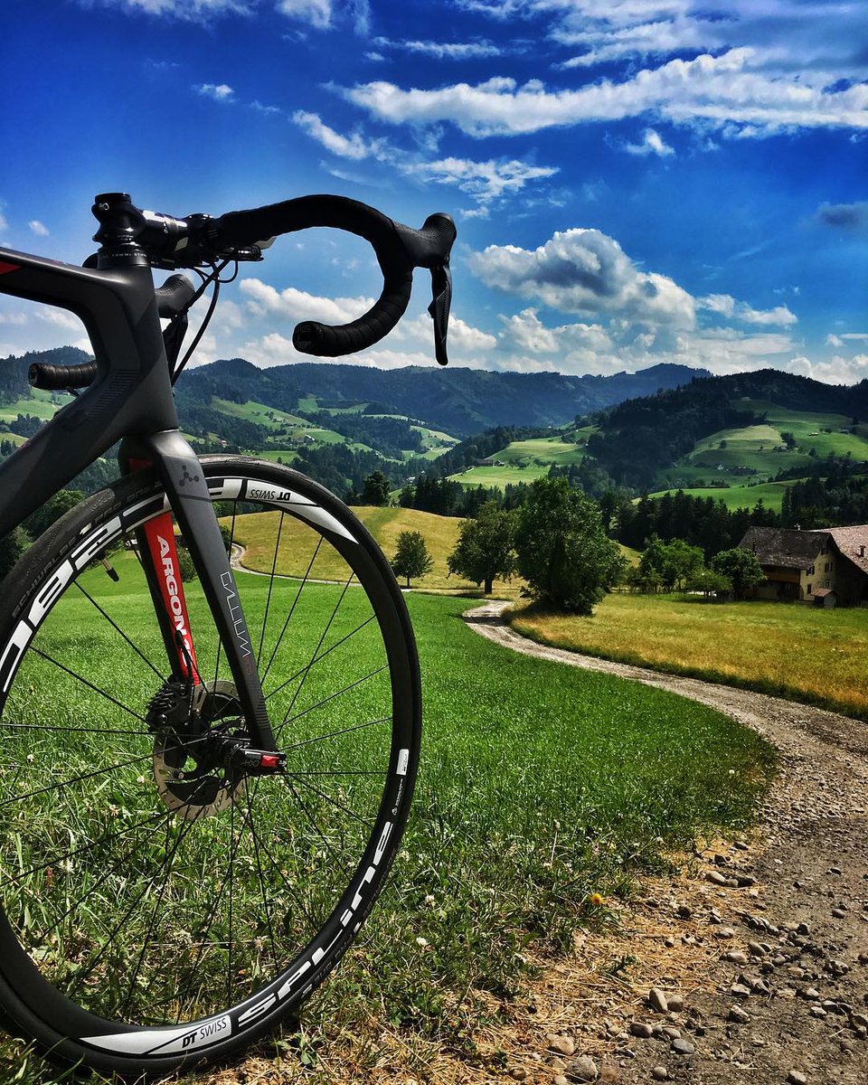 Argon18bike's tweet photo. #GalliumProDisc Painstaking attention to details. Great balance. Perfect to take on any roads! Available now. #Argon18Dealer 📸the_poll_rider https://t.co/iCgKiTntu5
