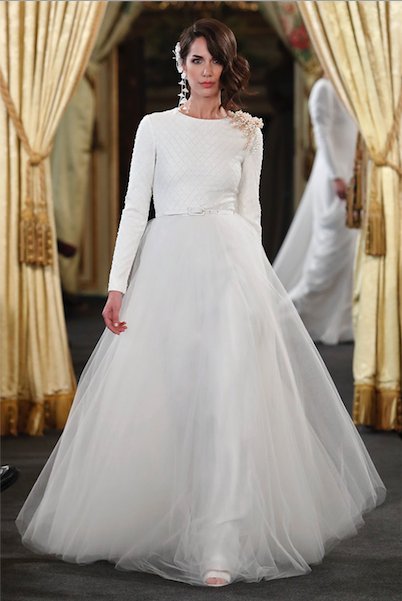 FianceeBodas's tweet photo. @MJSuarez_MJS nos muestra su colección nupcial 2018: minimalismo, elegancia y buen gusto. @Atelier_Couture https://t.co/UGdEk4P0LO