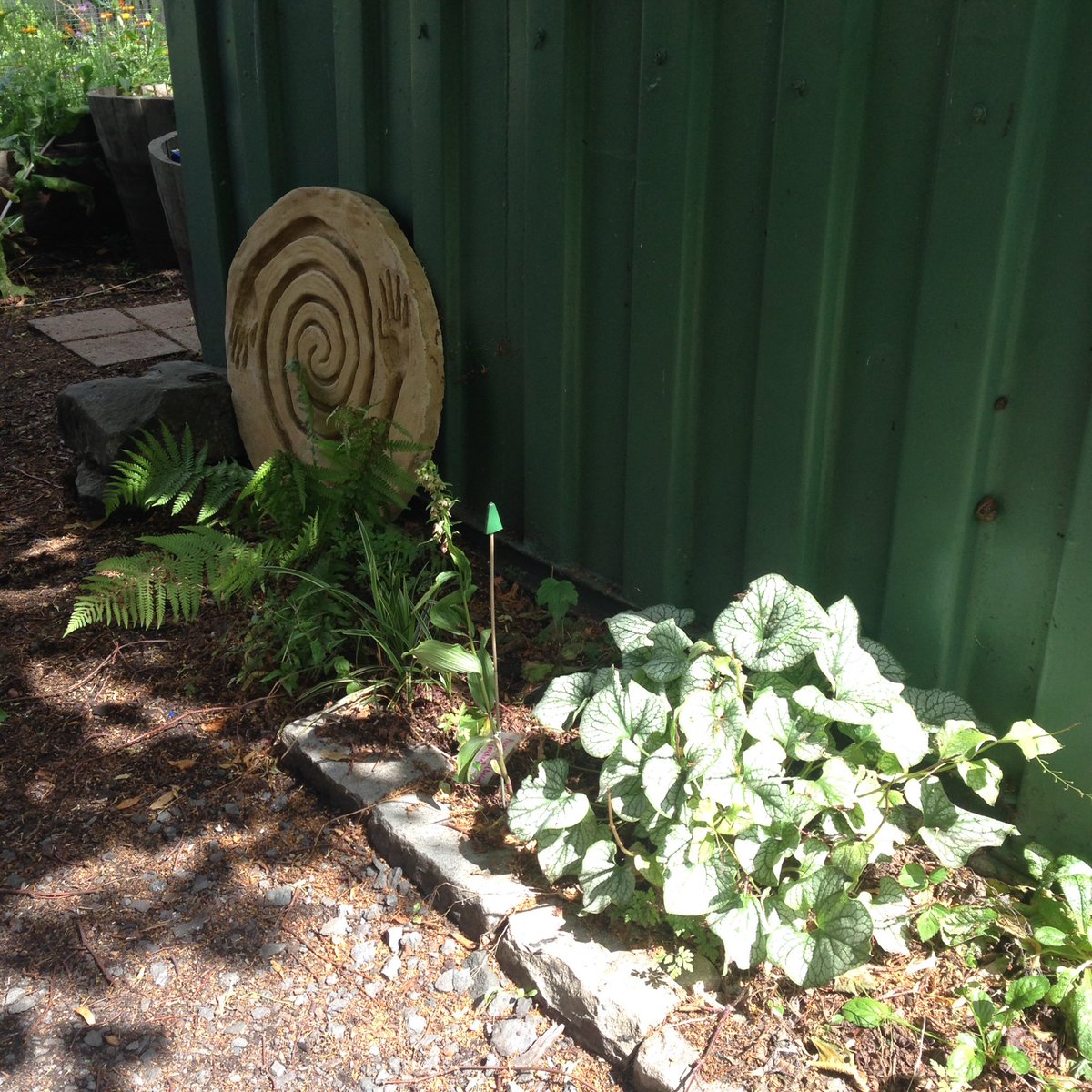 VioletBlyth's tweet photo. My lil medallion rolling its way into the Glasgow gardens https://t.co/e5W38ZEgzR