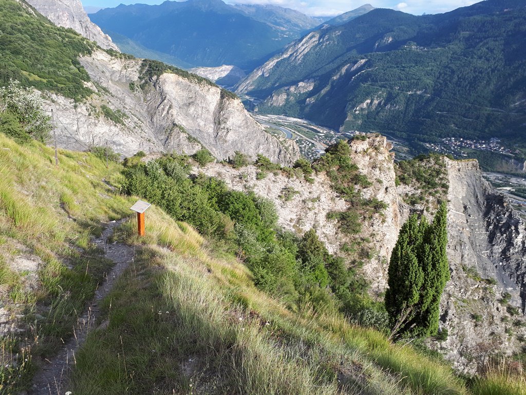 MaurienneArvan's tweet photo. 📢 Réouverture du Sentier des #Ardoisiers les 29 et 30/07. 2 passerelles créées⚠️Fermé à partir du 31/07 : installation de passerelles bois https://t.co/U6IWk6uKVv