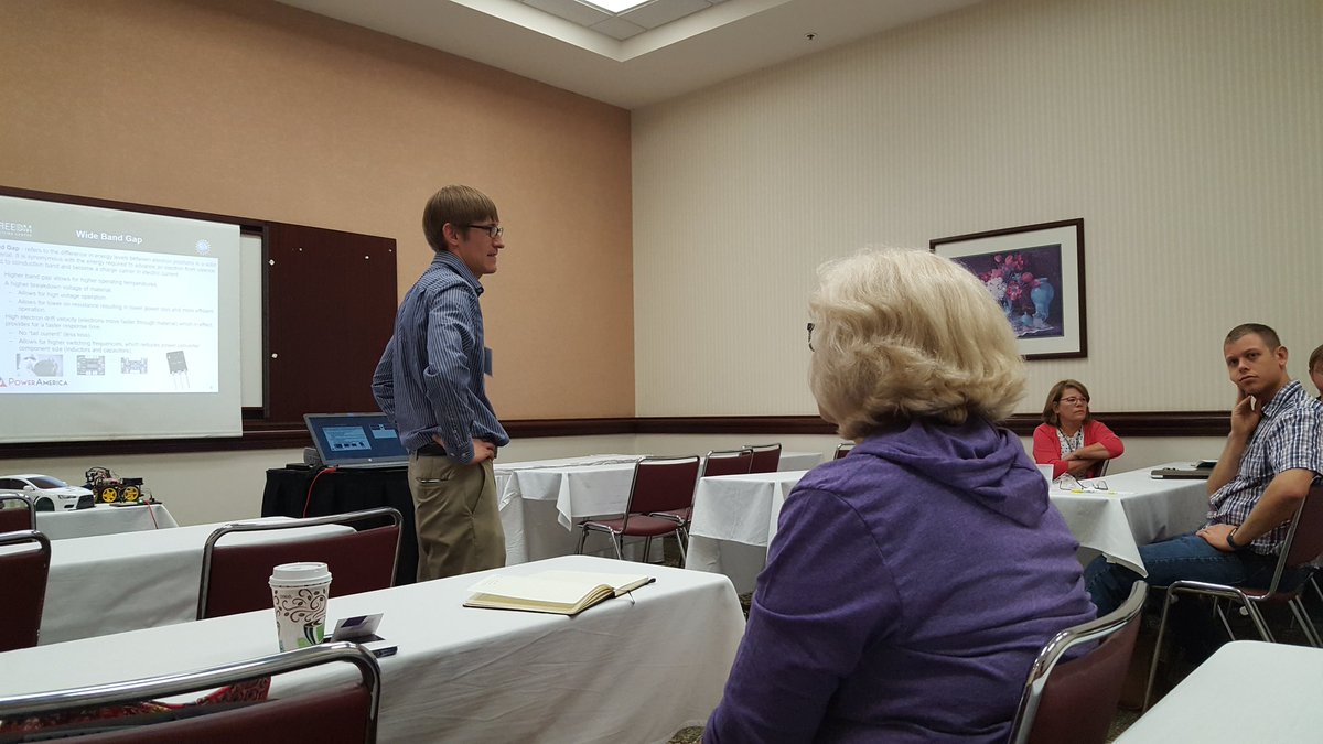 rlbourgeois68's tweet photo. Great presentation on modernizing the electric grid at #ctesc17 by one of my @kenanfellows cohorts: Erik Schettig! https://t.co/kXvox87a9I