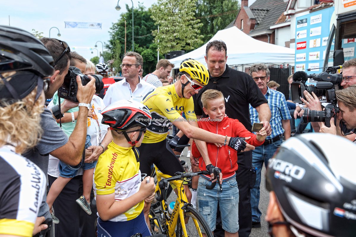 andysmulders's tweet photo. A great person @chrisfroome sorry kid we make a better @Selfie. This is how we should do it. #nononse ๐๐๐ https://t.co/vnJDD0ic9Y