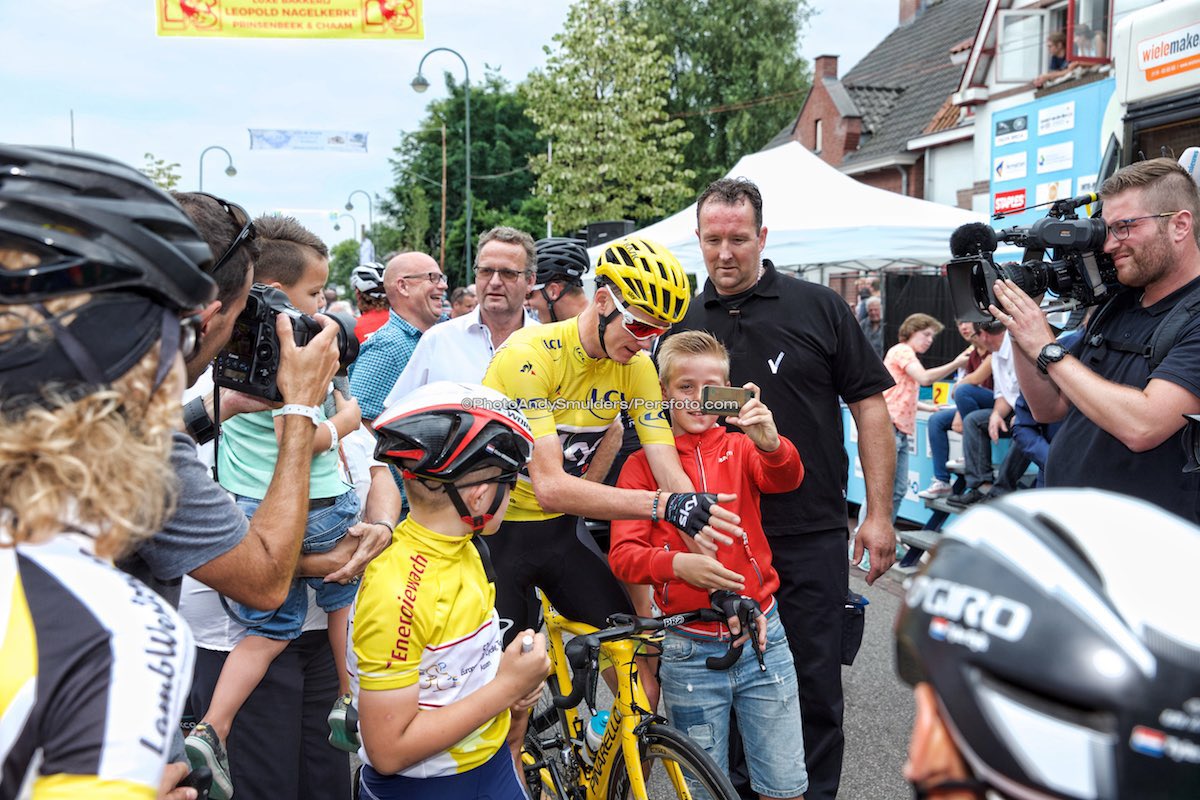 andysmulders's tweet photo. A great person @chrisfroome sorry kid we make a better @Selfie. This is how we should do it. #nononse ๐๐๐ https://t.co/vnJDD0ic9Y