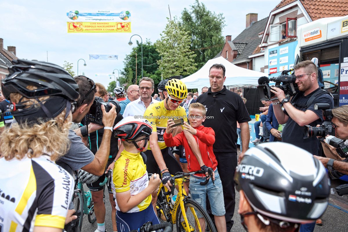 andysmulders's tweet photo. A great person @chrisfroome sorry kid we make a better @Selfie. This is how we should do it. #nononse ๐๐๐ https://t.co/vnJDD0ic9Y
