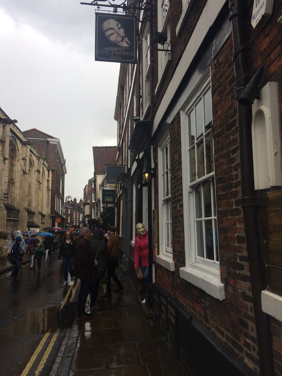 SuperRooms1's tweet photo. #guyfawkes https://t.co/JpkDWkB0Z6