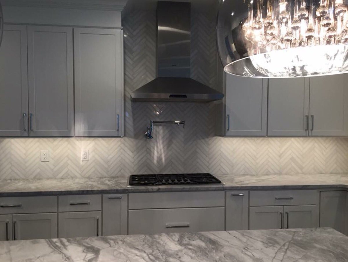 barretta_tile's tweet photo. Check out this completed kitchen backsplash from one of our clients. A herringbone  pattern is a great way to add interest to any backsplash https://t.co/iOomHAjZcM