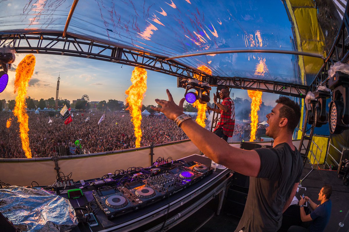 SpringAwakeFest's tweet photo. #TBT to Day One fun! #SAMF https://t.co/SRhCo3ml4b