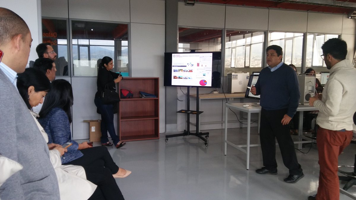 krmita's tweet photo. Laboratorio de Datos con #serendipity #ambarCollect #opencampus en #innovationday presentado por @jorgaf #taw #labDatos #utpl https://t.co/EU2uG4RwvW