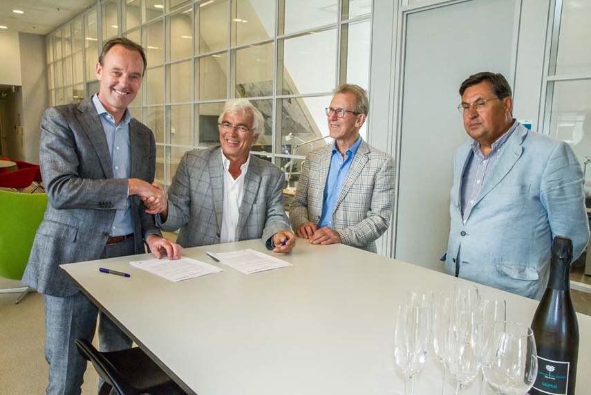 Vandaag tekende <a href="/DickEmmer/">Dick Emmer</a> namens de Gemeente Zaanstad de intentieovereenkomst met de Zaansche Molen over Wereld van Windmolens op Schans!