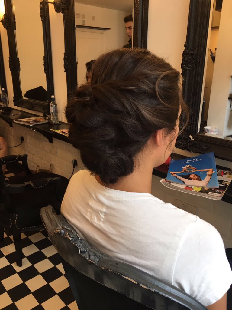 blowdry_express's tweet photo. #updo https://t.co/1n5SV9VhCN https://t.co/guxwAYiVgo