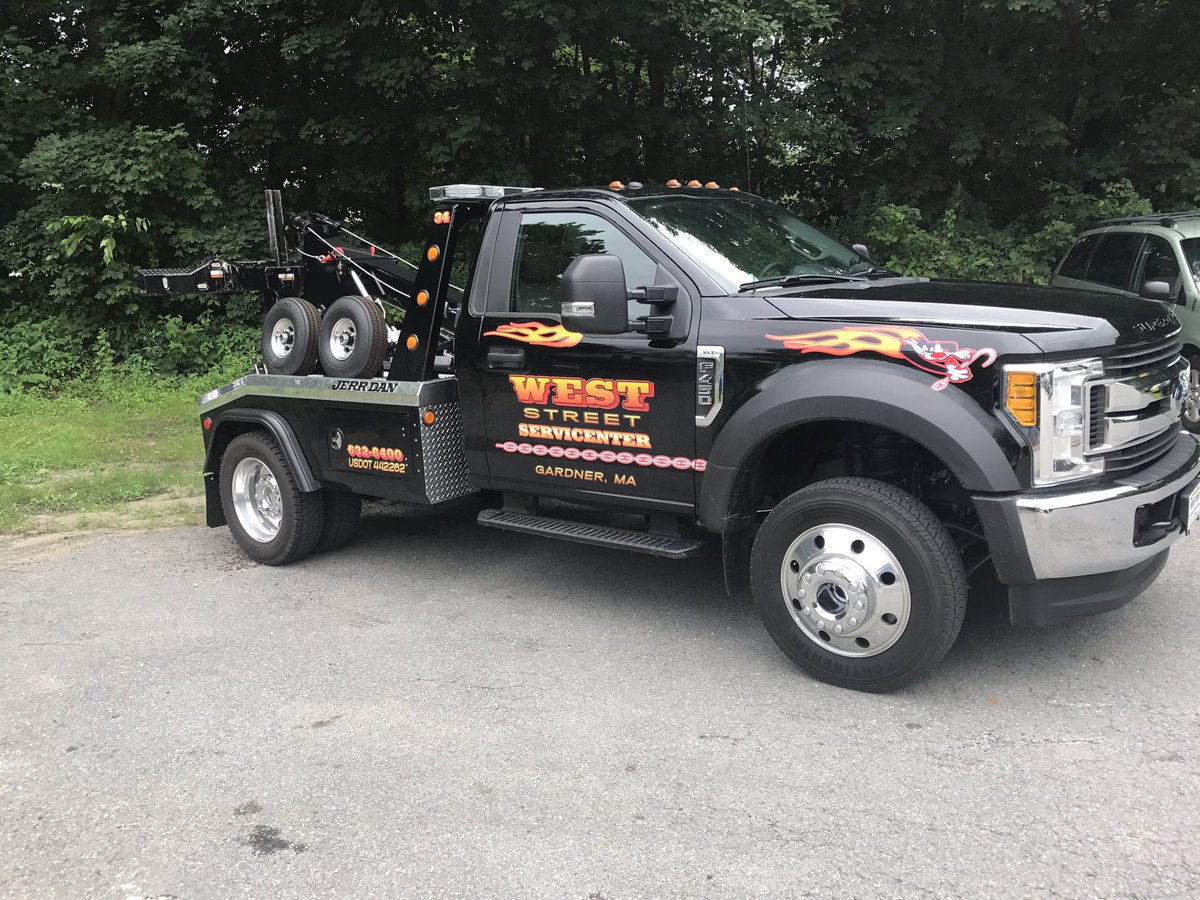 dsfxgraphics's tweet photo. West St. servicenter's new F450 tow truck lettered up . https://t.co/SEc1gh3slN