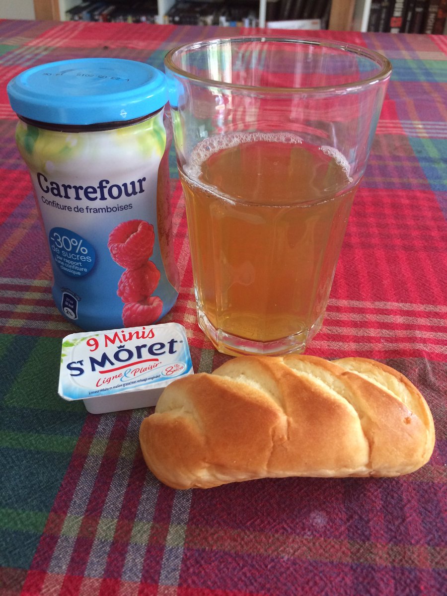 cloverlexi's tweet photo. Petite pensée pour @jenesuispasjoli 😜 #stmoret #confirure #painaulait #maytea 😘 https://t.co/dc8wtvf999