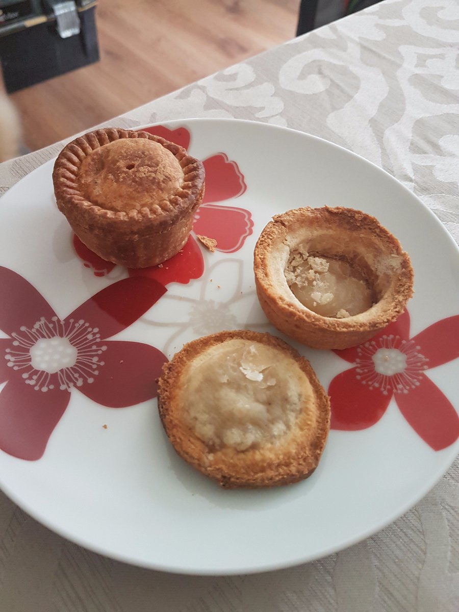 jitta_uk's tweet photo. @LidlUK there's no meat in this pork pie! Hungry husband was very disappointed https://t.co/eqXzv3dzBB