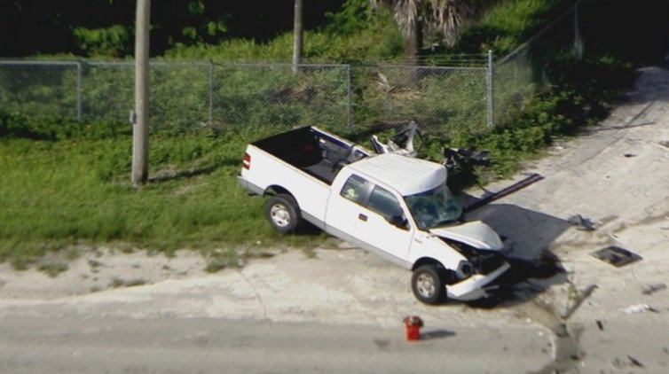 1 dead, 3 injured in Thursday morning  crash in Parkland bit.ly/2uGg3I8 https://t.co/RYm2VLvfIH