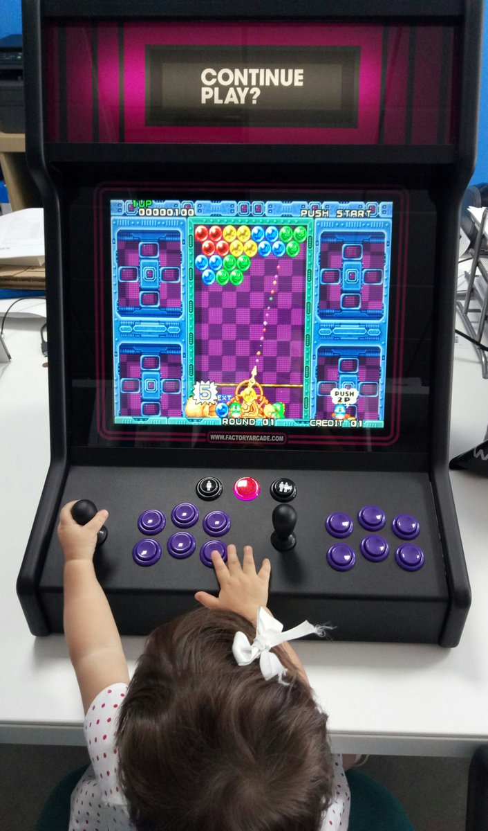 ricochi's tweet photo. Clase práctica de historia del videojuego en la sede de @HeroesdePapelES #NewPlayer #ContinuePlay https://t.co/X5Dyx5sYDB