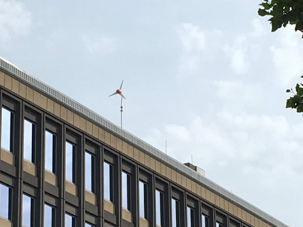 MarcoSteek's tweet photo. @HSchouffoer Bij de prov. @zuid_holland in @GemeenteDenHaag na anderhalf jaar welstand-discussie eindelijk vergunning! Er komen er nog 4 naast! https://t.co/kzFEaa1orP