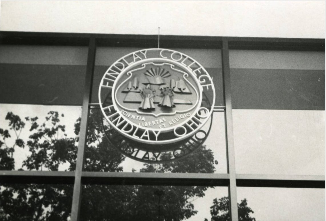 ShaferLibrary's tweet photo. Did you know the college seal was placed over the entrance of the Shafer Library in 1968? #TBT #UFindlay #ShaferLibrary https://t.co/b7E5HDLHT1