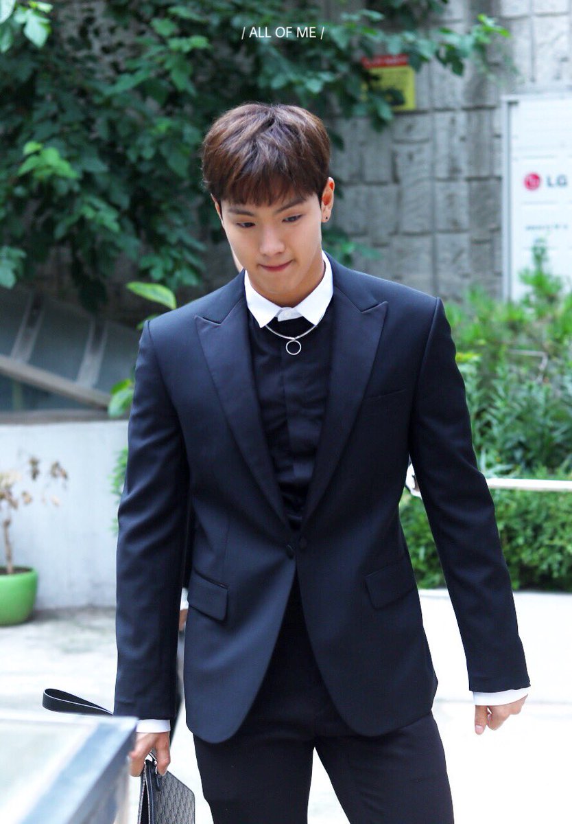 shownupics's tweet photo. https://t.co/8um4mMH9xk