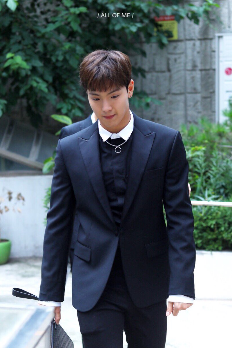 shownupics's tweet photo. https://t.co/8um4mMH9xk